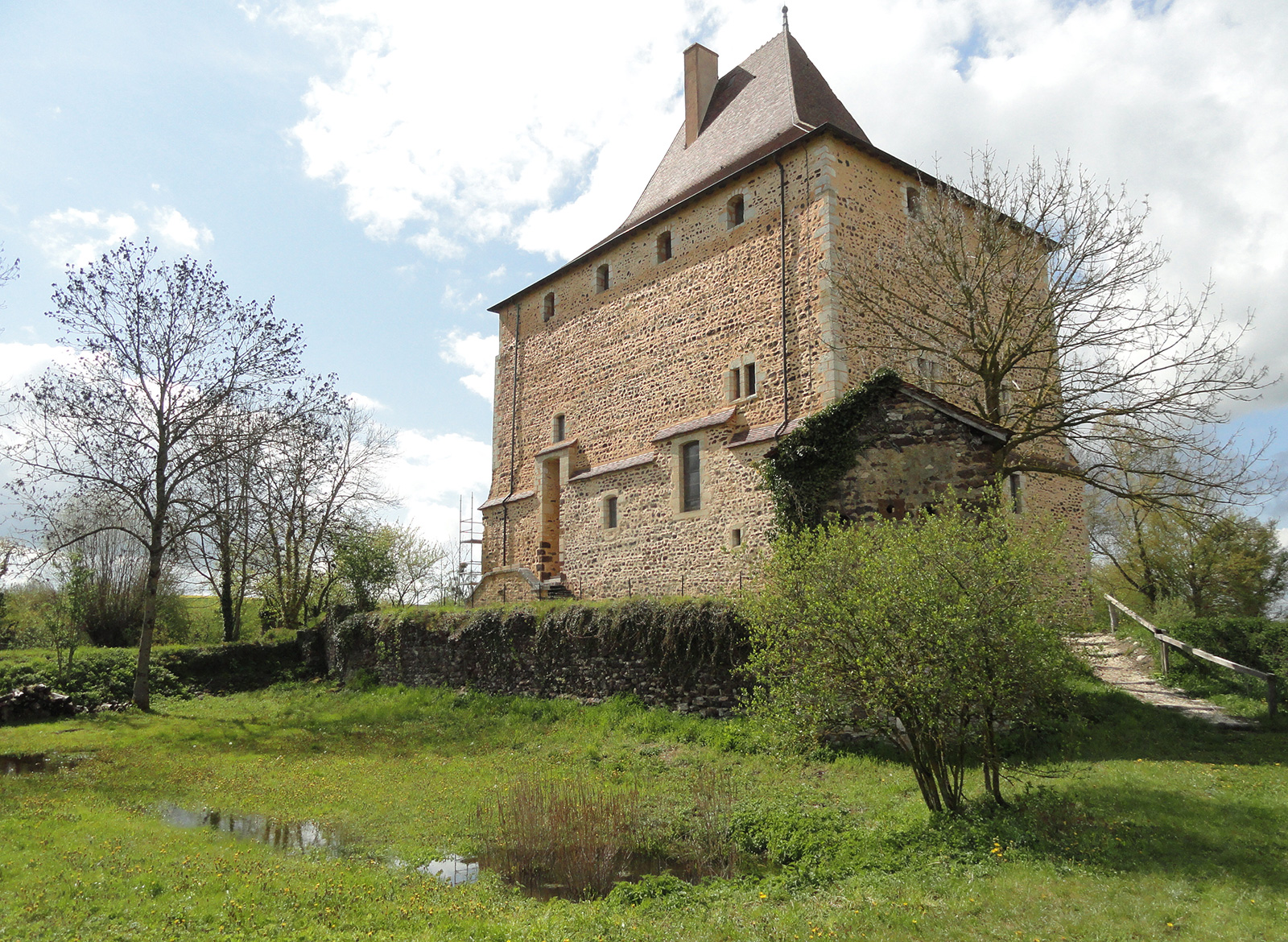 photosFeed-https://sitesvtt.ffc.fr/app/uploads/sites/2/2015/04/698-Vesvres.jpg